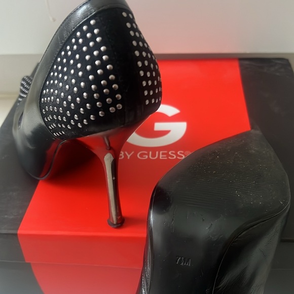 GUESS by Marciano Carlile Carrie Leather Heels
Pumps Shoes Black Studs, size 7.5 - Picture 4 of 5